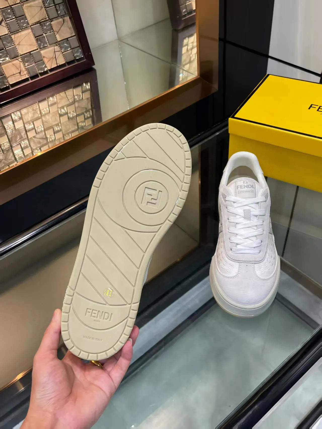 Factory price: 600💰Top version for couples Fendi 2025 New Year Hot Series [Couples👫Casual Sports Shoes] FD match Original Purchased One to One Reproduction The first sports shoe fendi match created by designer Kim Jones and Donkey Brand Trainer basketball sneakers, fresh blood injected with FF retro design Super good-looking and versatile, the upper is made of cowhide and cowhide splicing combination, with raised double F on the side The logo lining is made of terry velvet ✔️ Super soft on the feet, lightweight, comfortable to match with sweatshirts, Fabric: Cowhide ➕ Cow color matching, Outsole: Original open mold multi-color color matching sole, Packaging: Original full set of packaging, Size: Women's 35-40 / Men's 38-44, customized 45